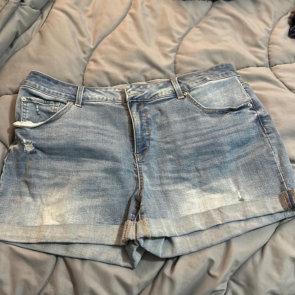 Time and Tru denim shorts - Picture 1 of 3